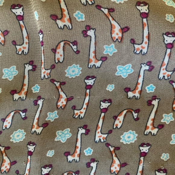 Scoop Neck Giraffe Blouse - Picture 3 of 4